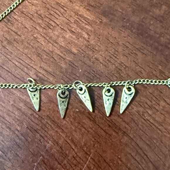 Vintage Women’s Arrowhead Charm Necklace. Vintage used condition. - Picture 3 of 6